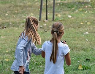 Begiraleen lan-poltsa zabaldu dute Zizurkilen