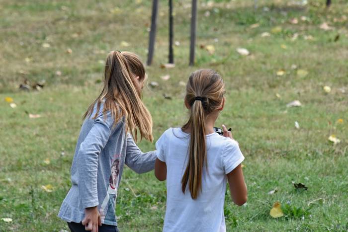 Begiraleen lan-poltsa zabaldu dute Zizurkilen