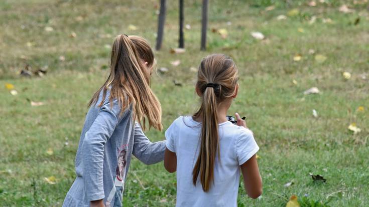 Begiraleen lan-poltsa zabaldu dute Zizurkilen