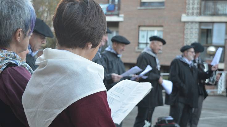 Gabon kantez beteko dira kaleak, abenduaren 24an