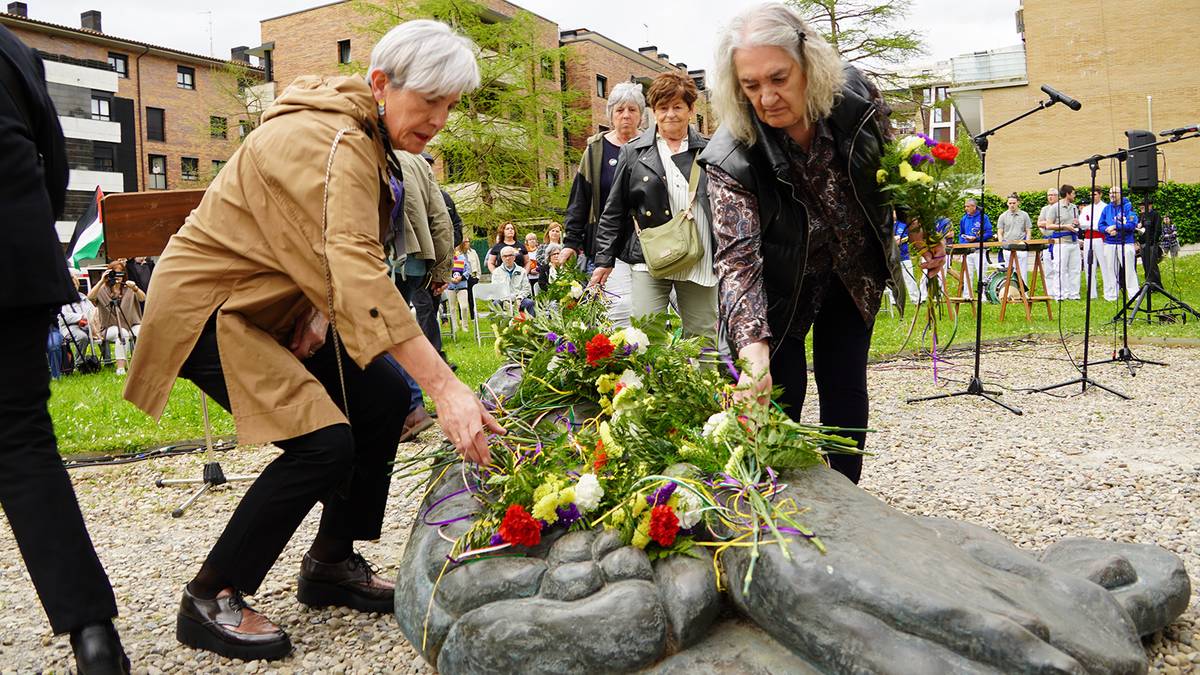 Gasteizko Martxoak 3 elkarteko kideak gonbidatu dituzte frankismoak zapaldutakoen aldeko omenaldira