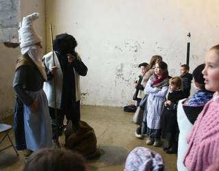 Olentzero eta Mari Domingi, Zimiterioan