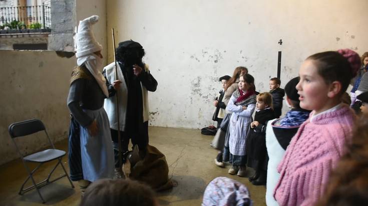 Olentzero eta Mari Domingi, Zimiterioan