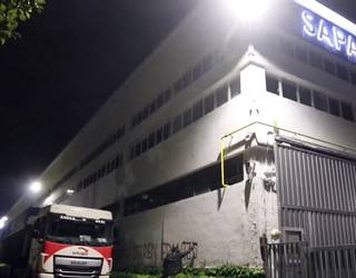 Armagintzako ECIA eta SAPA enpresen aurkako pintaketak egin dituzte