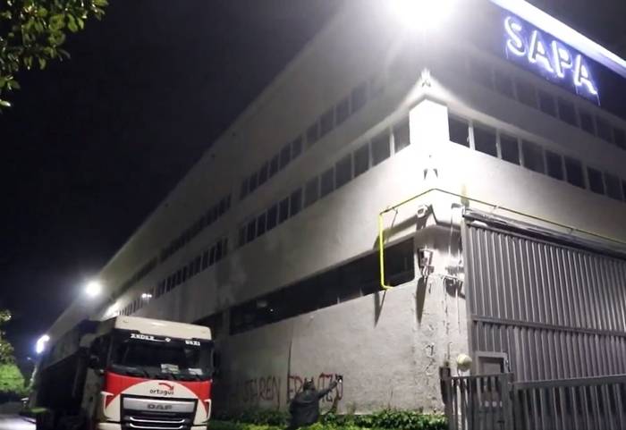 Armagintzako ECIA eta SAPA enpresen aurkako pintaketak egin dituzte