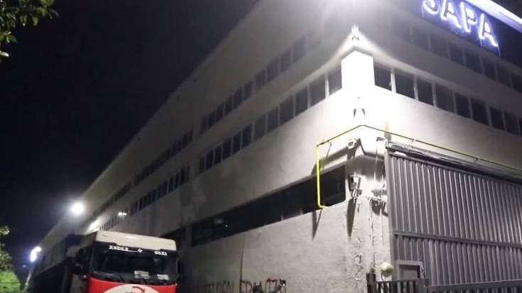 Armagintzako ECIA eta SAPA enpresen aurkako pintaketak egin dituzte