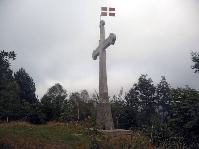 Belkoaingoa, hildako matxinatuak goratzeko gurutzea