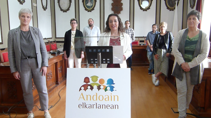 Agintaldiaren balorazio positiboa egin dute jeltzaleek eta sozialistek