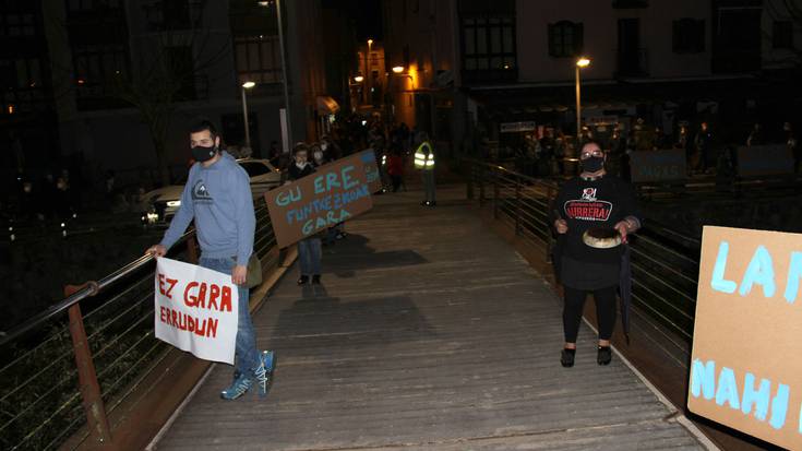 Ostalariek manifestazioa deitu dute ostegunerako, mozorrotuta