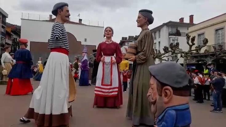 Erraldoi guztiak dantzan, topaketaren amaieran