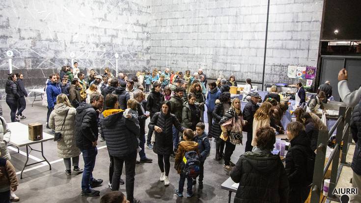 Talo afaria eta barrikotea Adunan