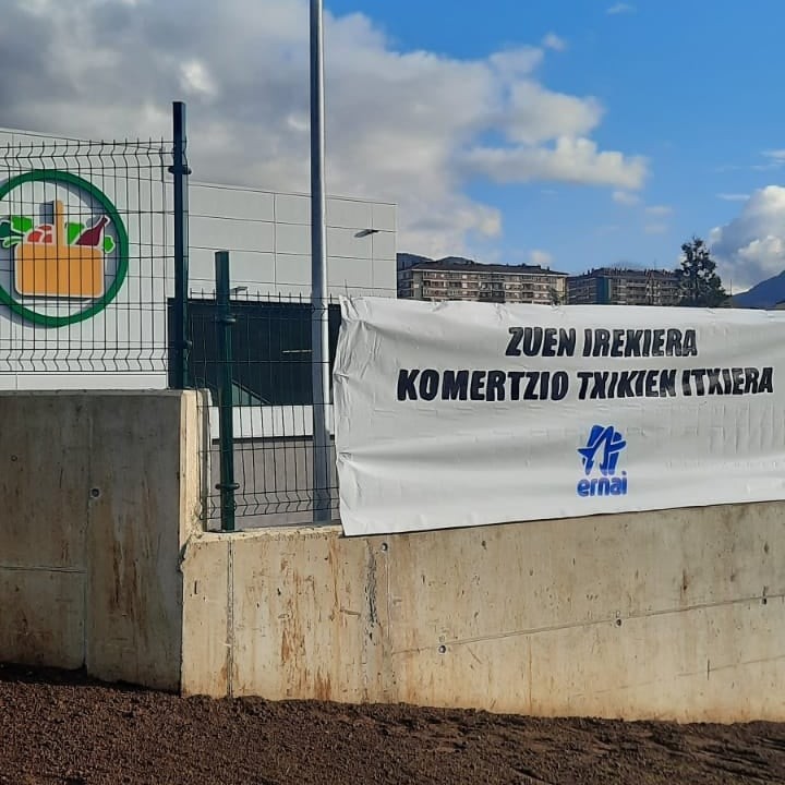 Zuen negozioa, herriaren miseria