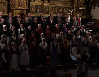 Musika Eskolako abesbatzak Gabon kontzertuan, Helduen Abesbatza