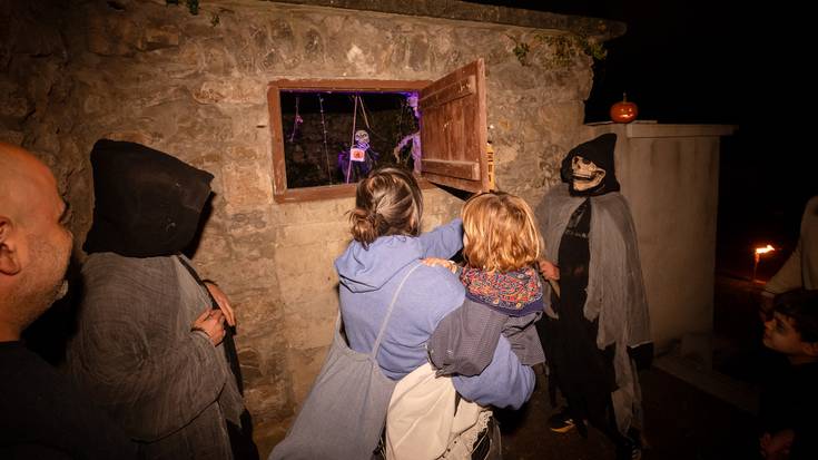 Arimen gaua Adunako hilerriraino iritsi da