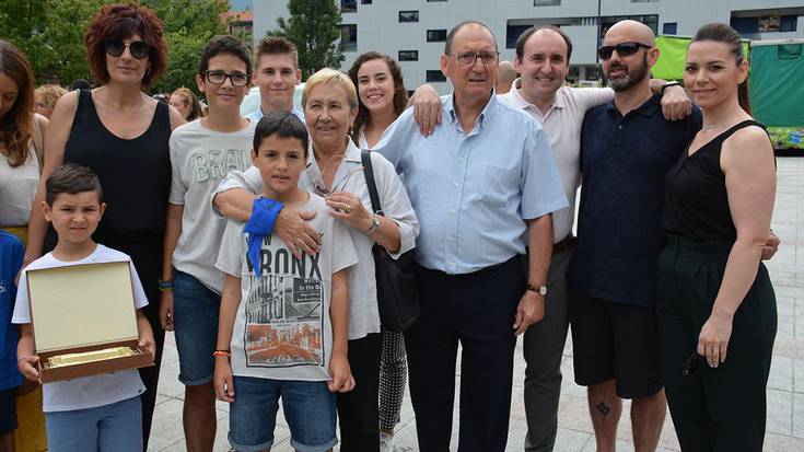 Pako Agirre futbolari eta entrenatzaile izandakoa omendu dute