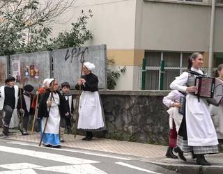 Aita Larramendi ikastola Santa Agedan kantari