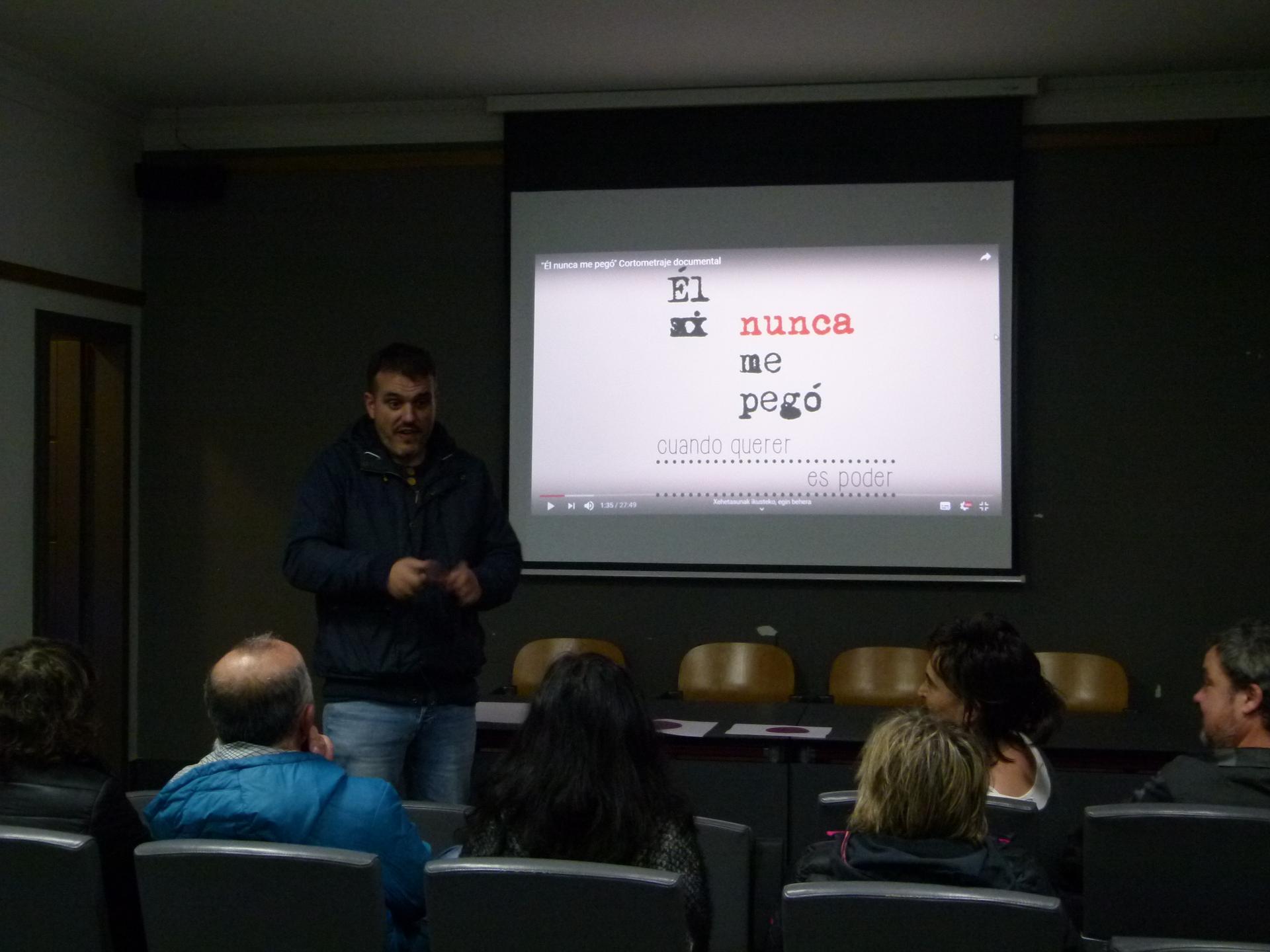 Adunarrak, film laburraren inguruan bilduta