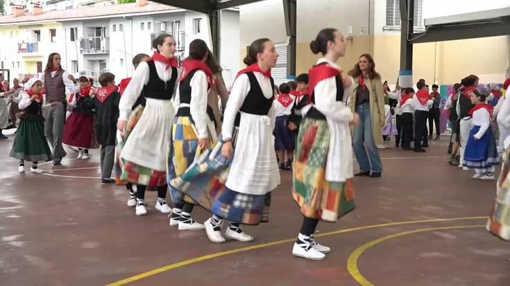 Andoaingo 35. Euskal Jaialdia: dantza saioak talde guztiek elkarrekin