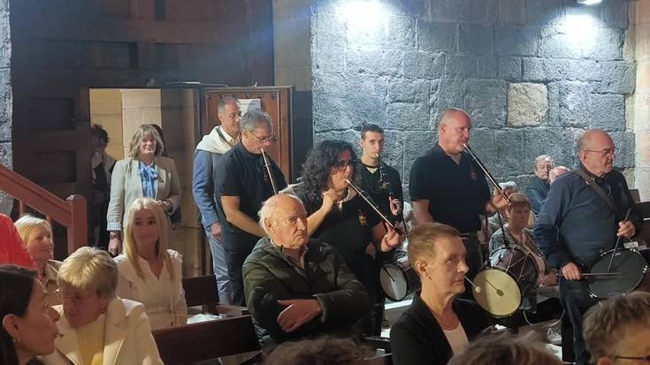 San Migel eguneko meza: hasiera agintariekin eta txistulariekin