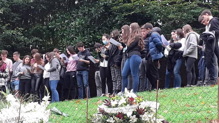 Ehunka lagun elkartu ziren Bordan, Asier Arabaolaza Usarralde agurtzeko ekitaldi hunkigarrian