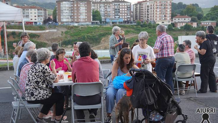 Antzerkia, lehiaketa gastronomikoak eta erromeria, Buruntzako lehen jai egunean