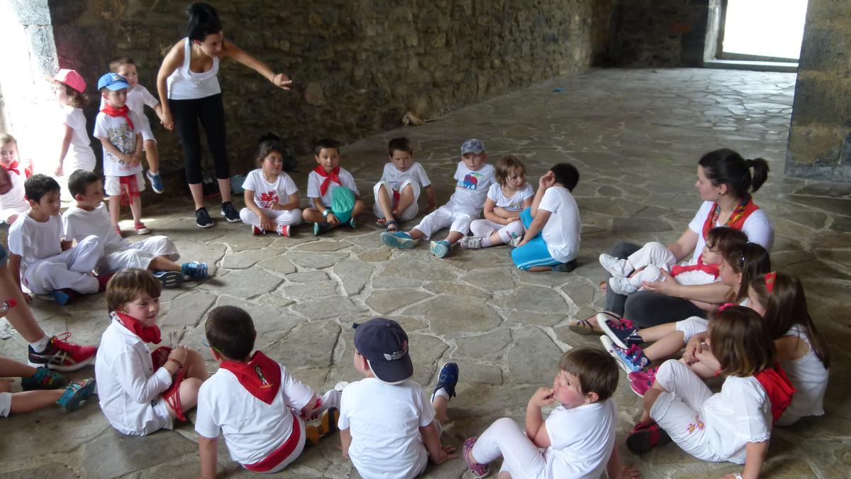 Zabalik dago udaleku irekietan izena emateko epea