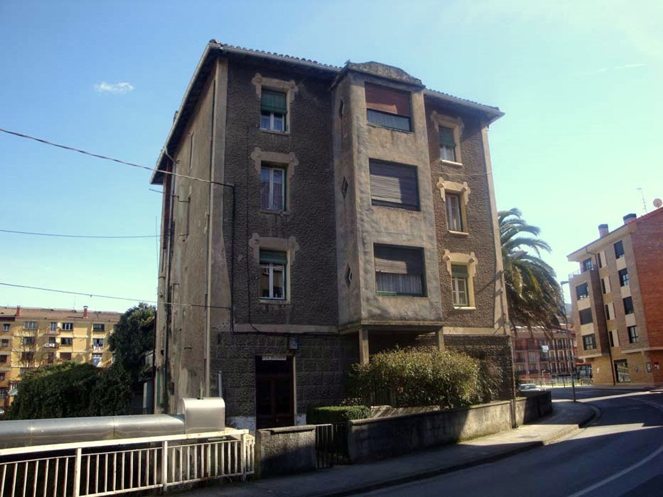 Bihar hasiko dira Villa Encarnacion eraisten