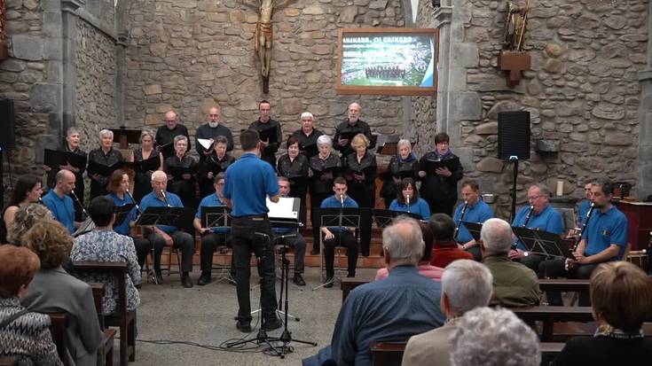 Olagain Txistulari Elkartea eta Alberto Agirre abesbatza: "Euskera, oi euskera" eta "Behin betiko"