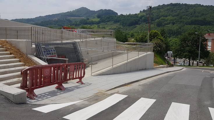 San Juan kaletik datorren espaloia luzatu da