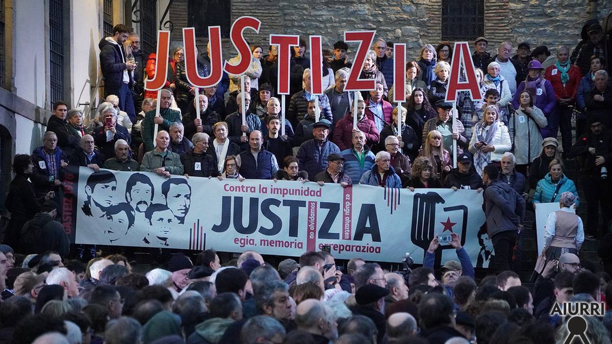 1976an eta ondorengo 50 urtetan estatuaren inpunitatea salatu dute, eraildako bost langile oroituz batera