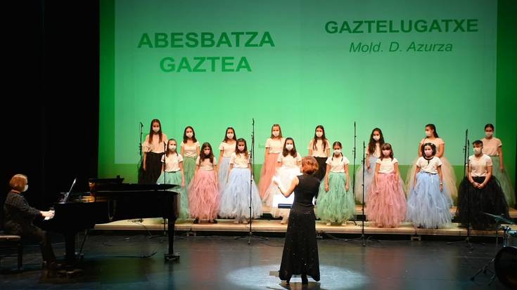 Udal Musika Eskolako Gazteen Abesbatza: "Gaztelugatxe" abestia