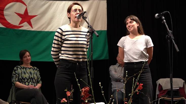 Sahararen aldeko bertso saioan Maddalen Arzallus eta Maider Arregi, ama-alaba: alabaren ligeak etxean