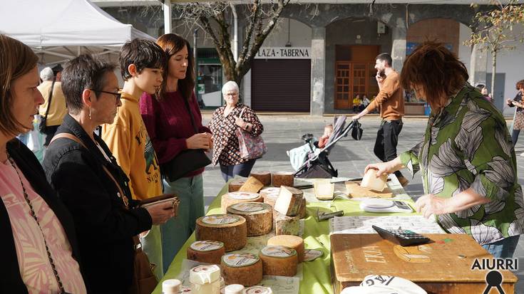 Harrera polita izan du “Andoaingo euskera, bihotzetik kalera!” azokak, goiz partean