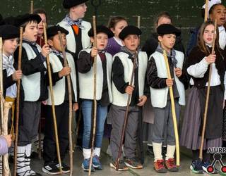 PM Otaño ikastetxeko kideen kantu erronda