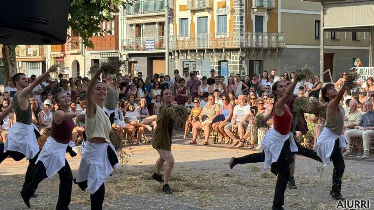'Makil hotsak' ikuskizuna, Oinkari eta Hikaren eskutik