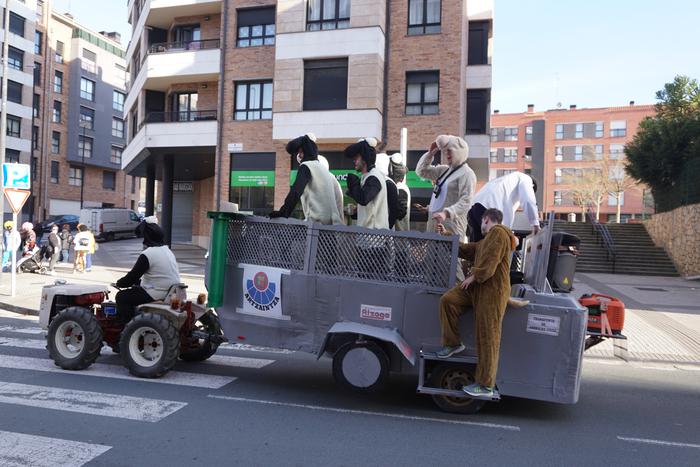 Karrikatik abiatuko diren karrozen hurrenkera