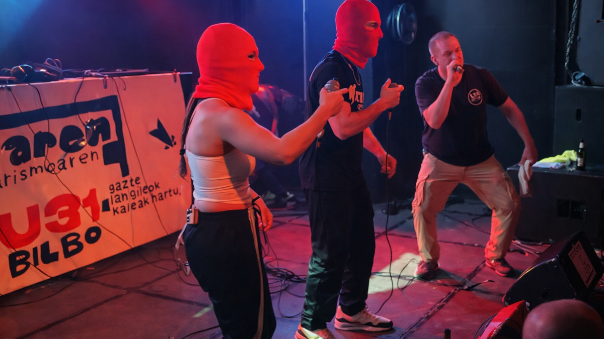 Faxismoaren aurka, kantari