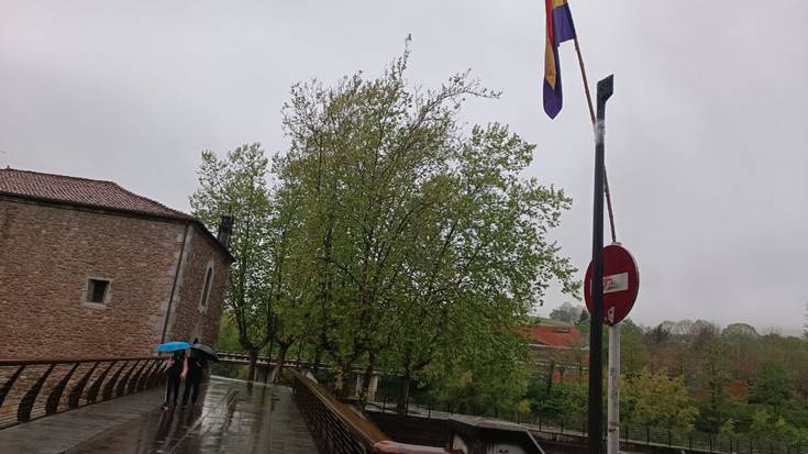 Bandera errepublikarra Andoaingo kaleetan