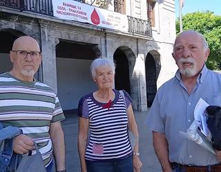 Odol Emaileen pankarta udaletxeko balkoitik, Nazioarteko Eguna dela eta