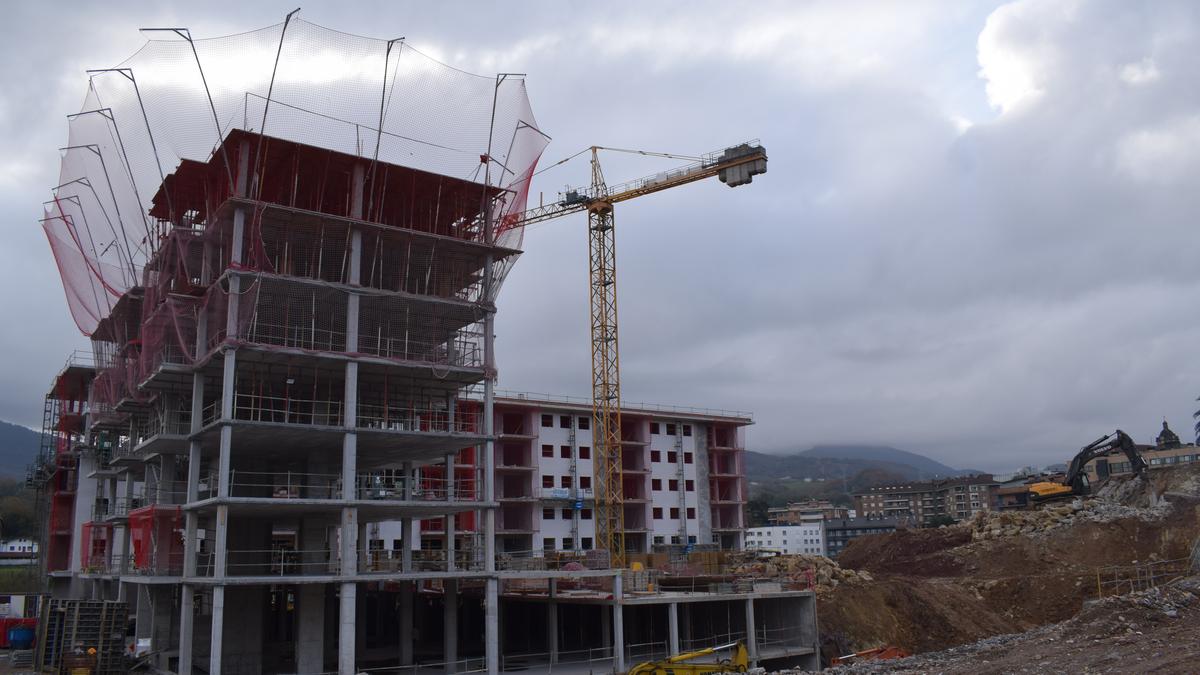 Etxebizitza hutsaren kanona: inork ikusi nahi ez duen etxebizitza-arazoaren konponbidea