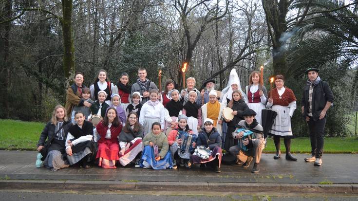 Herrira iritsi dira Mari Domingi eta Olentzero