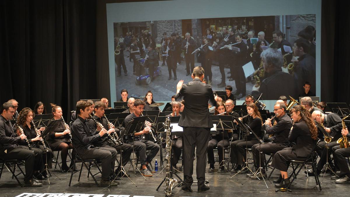 Zinemara lotzen gaituzten doinuak joko ditu Musika Bandak, igandean