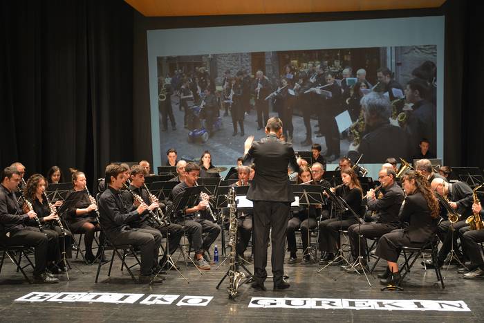 Zinemara lotzen gaituzten doinuak joko ditu Musika Bandak, igandean
