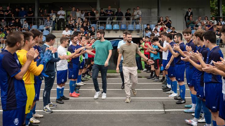 Asier Murillo, Markel Iruin eta Josu Dominguez "Txindoki" txalo artean agurtu zituzten