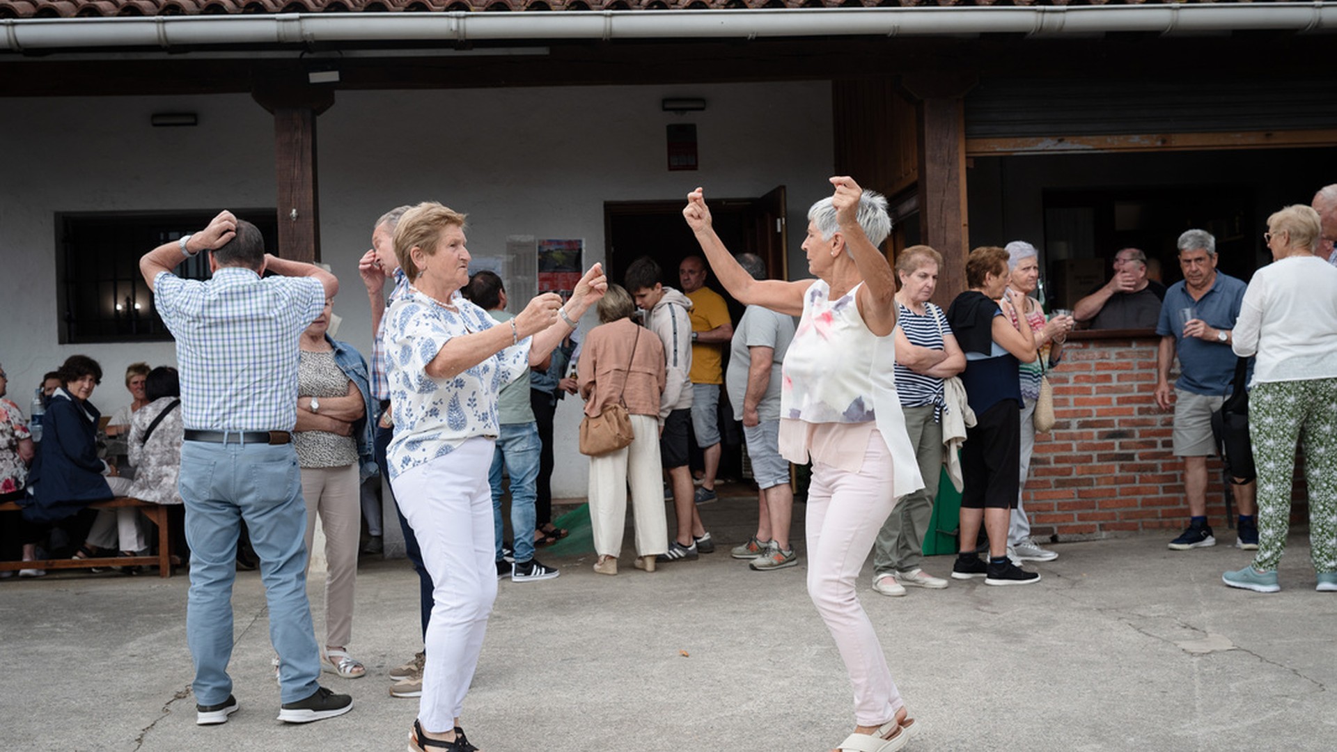 Meza eta erromeria, eguerdian Santamañan