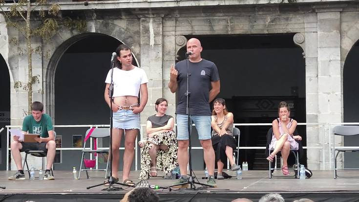 Bertso saioa Goikoplazan: Mendiluze eta Peritz, bi agure, nor hilko lehenago