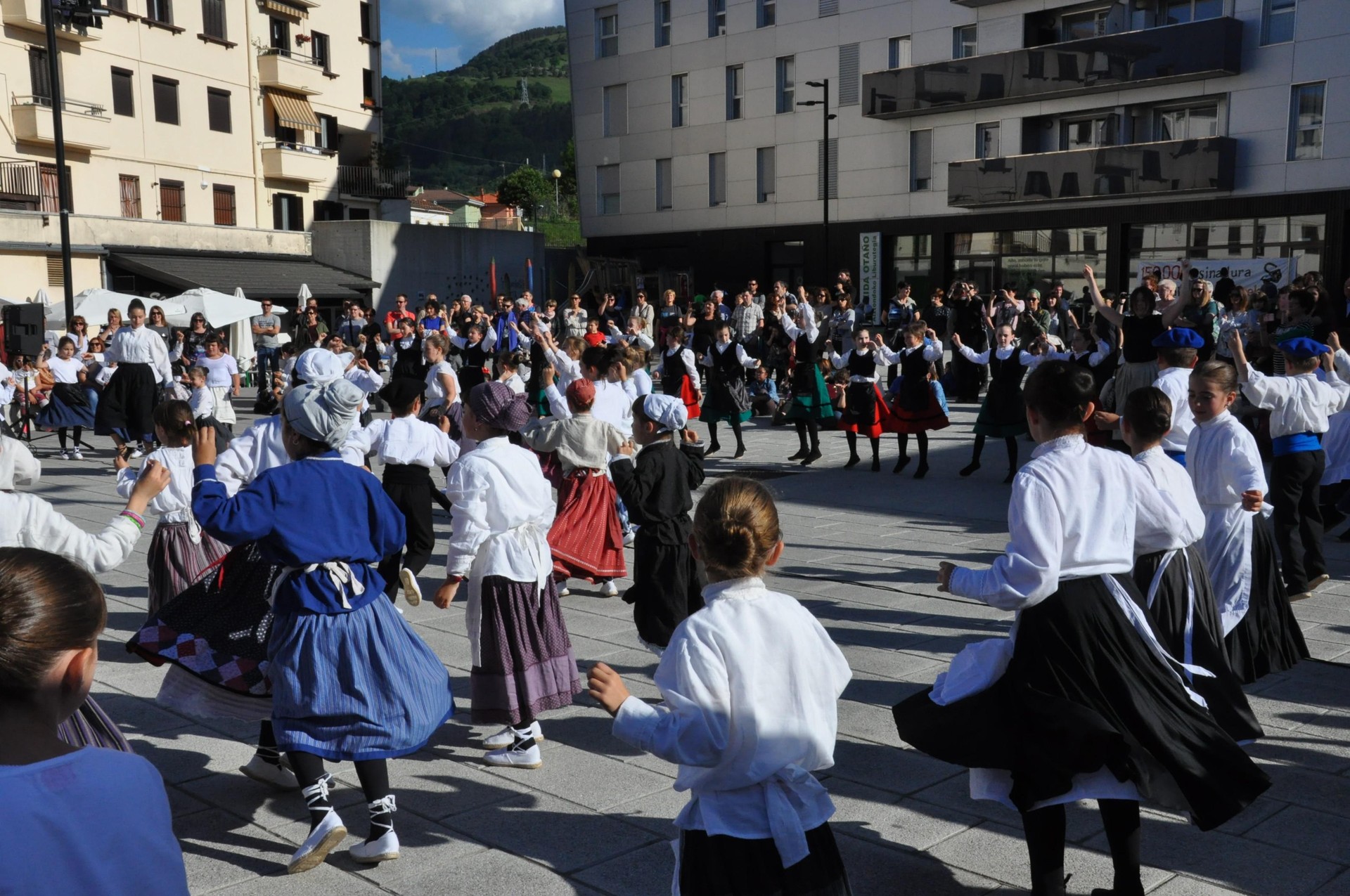 Dantzari txiki egun bikaina