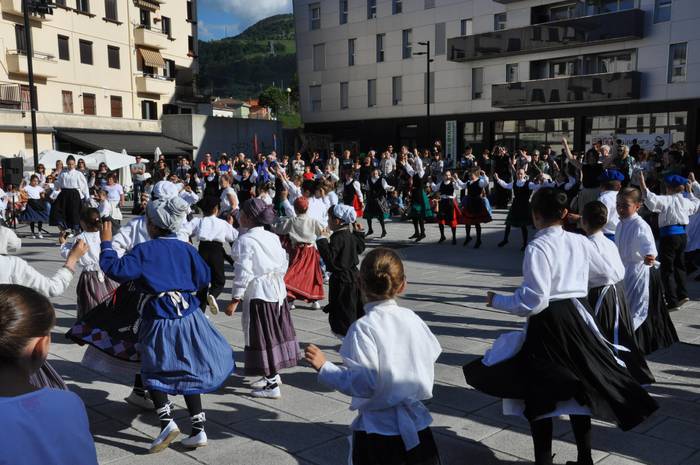 Dantzari txiki egun bikaina