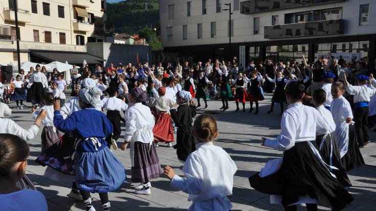 Dantzari txiki egun bikaina