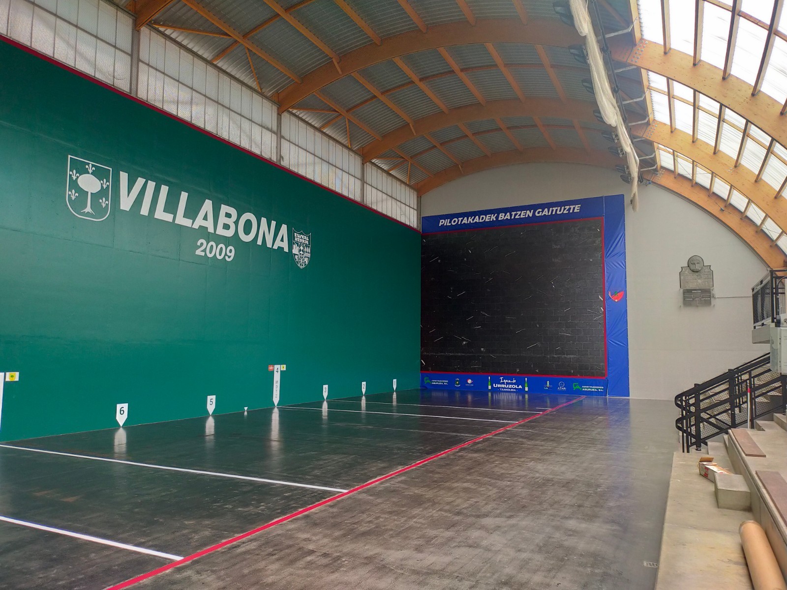 Lehen aldiz profesionalen esku pilota jaialdia Villabonan
